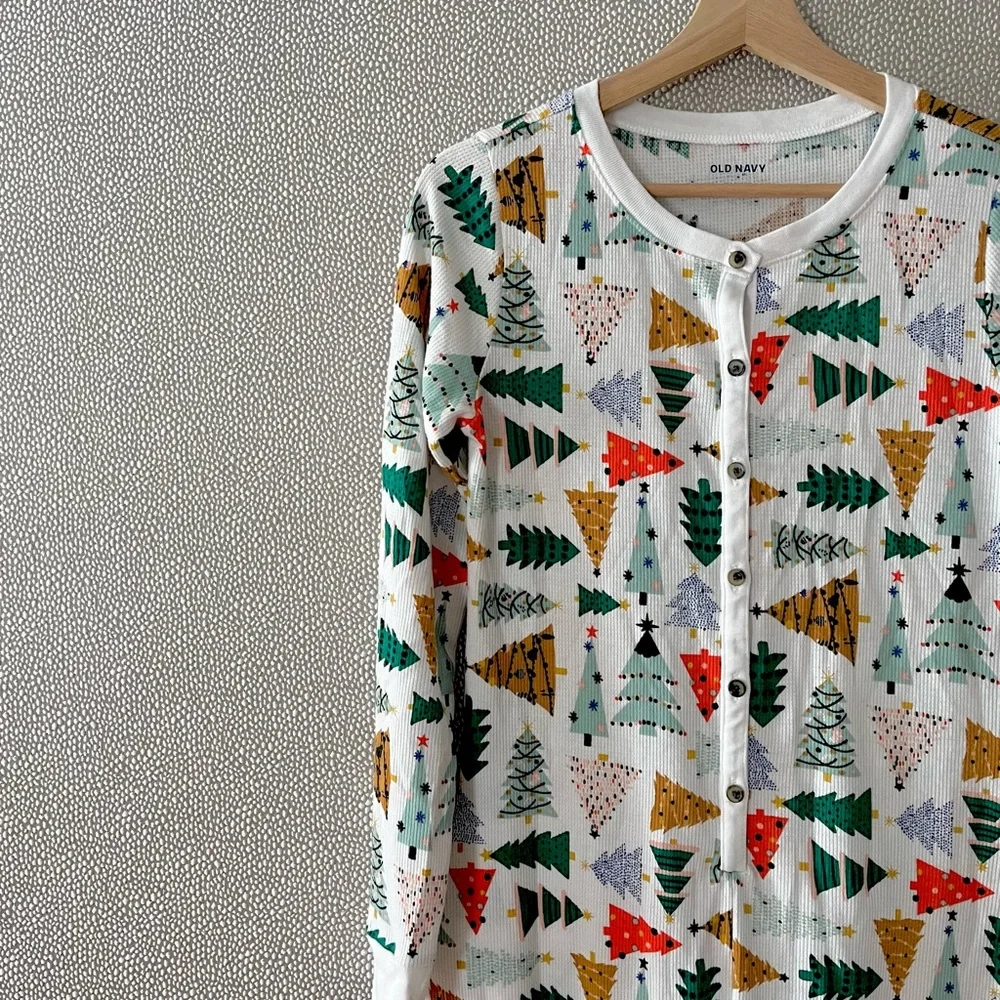 M Old Navy Thermal One Piece Christmas Pajamas